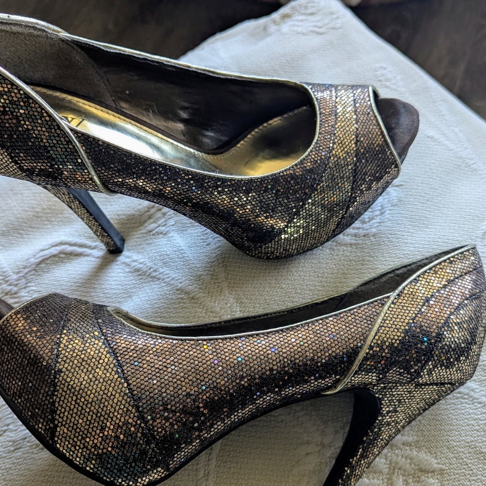 Elegant Black and Gold Peep-Toe Heels